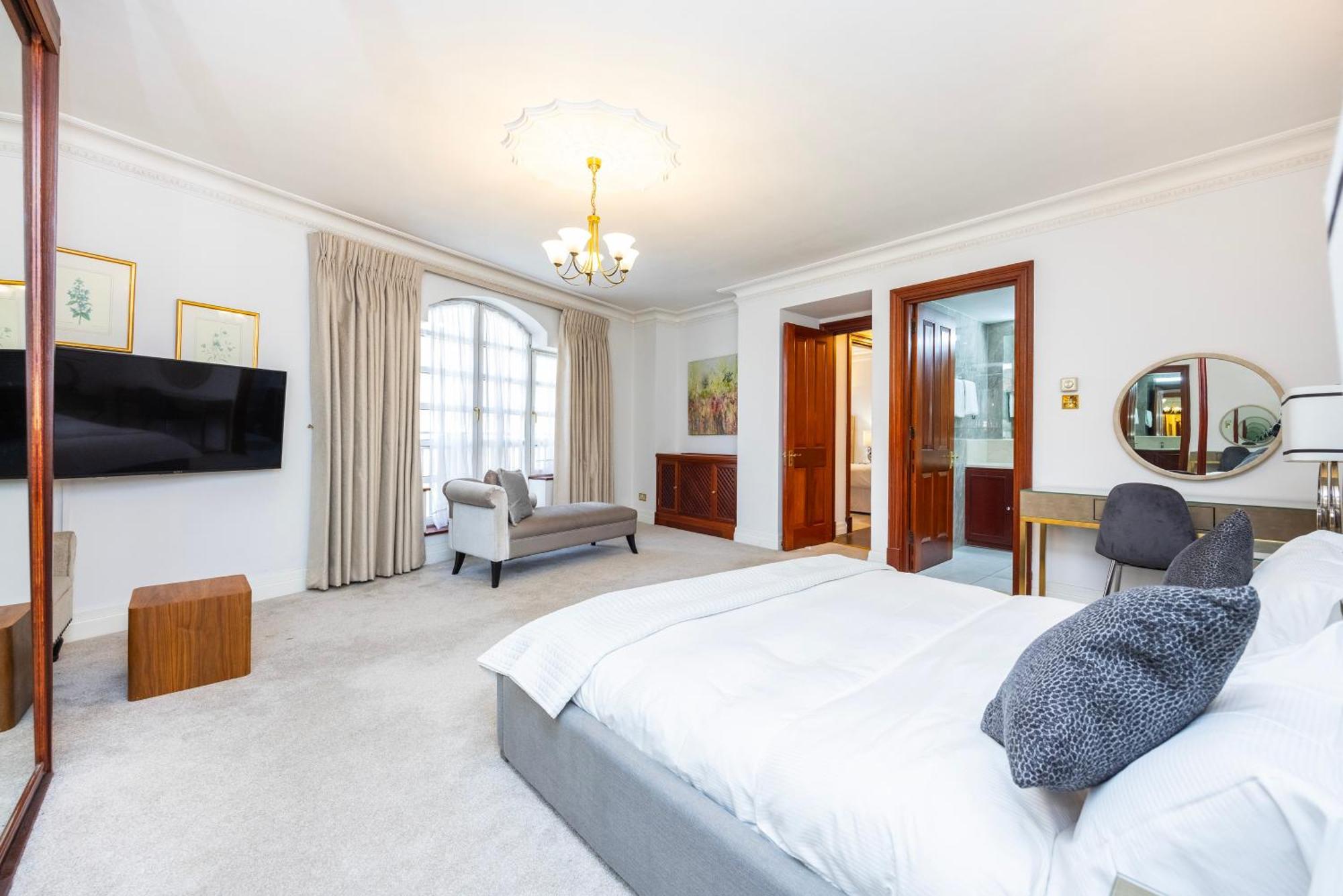 Carlton Court - Mayfair Aparthotel 5*