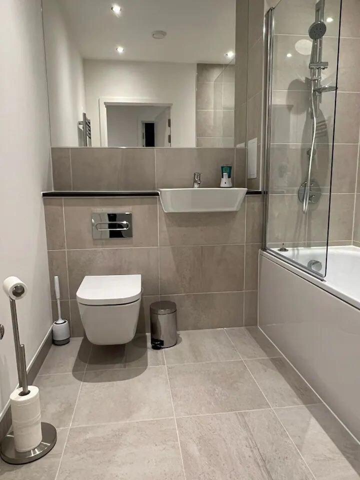 Deluxe 3 Bedrooms Modern Flat In Stratford Apartment London