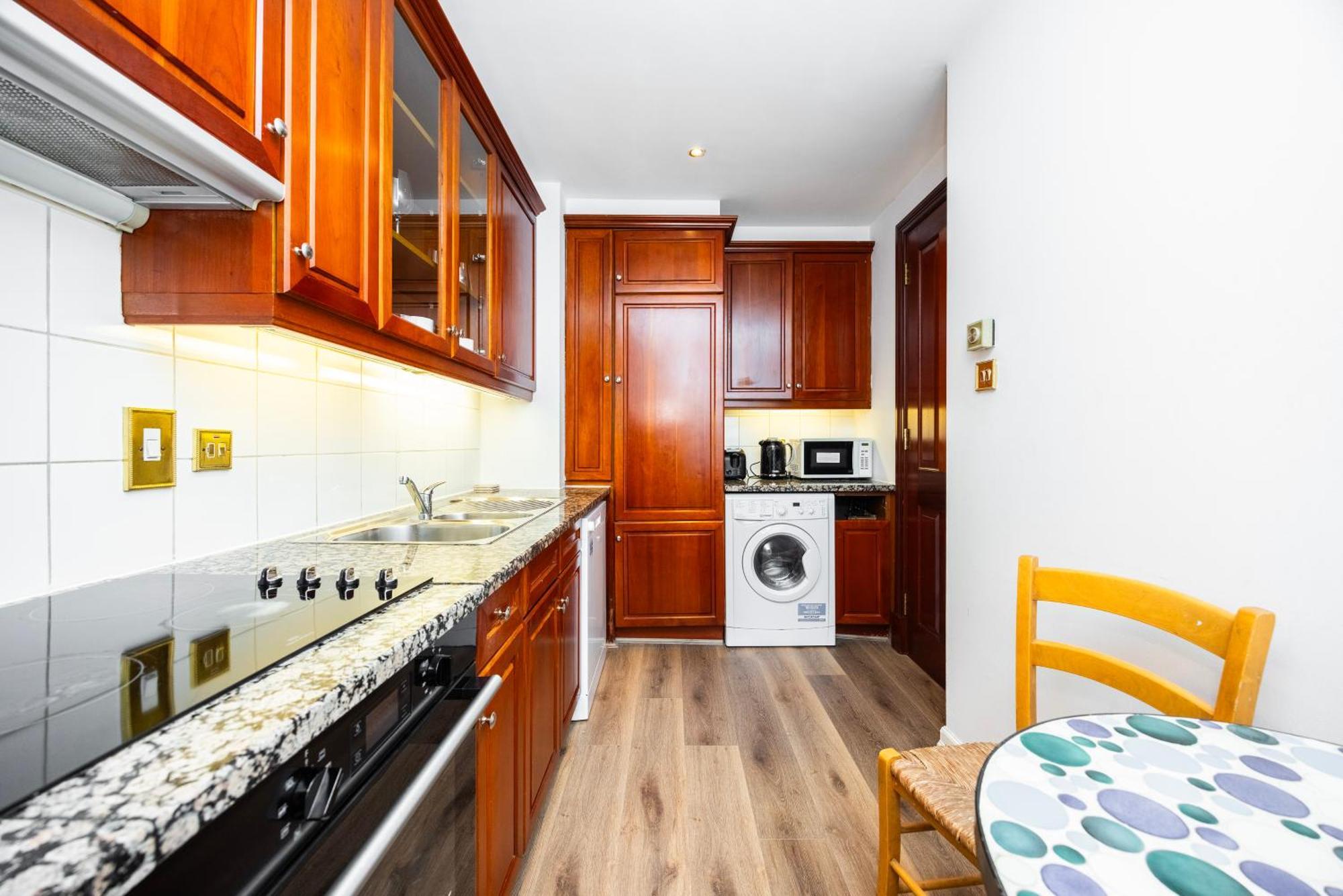 Apartahotel Carlton Court - Mayfair 5*