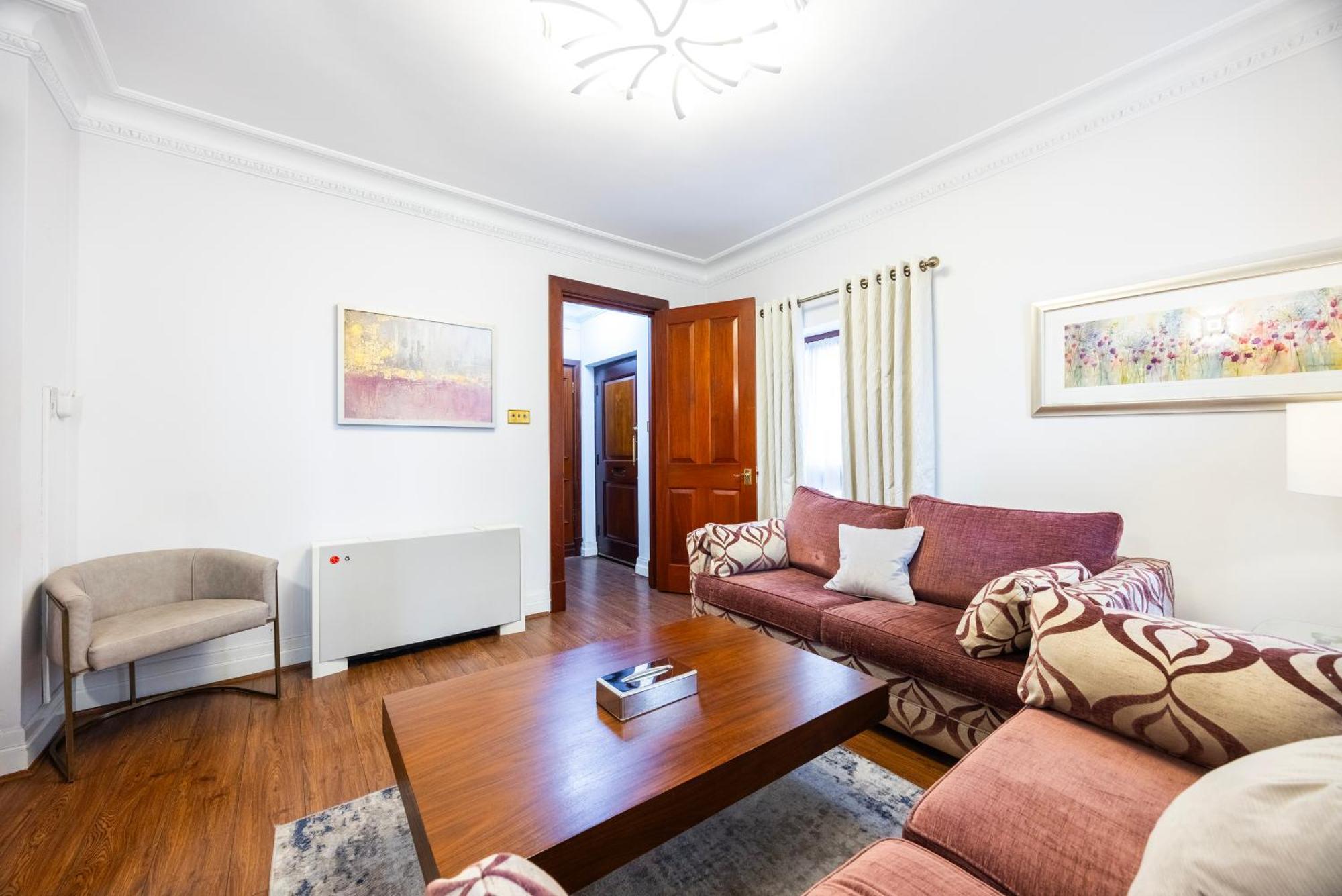 Carlton Court - Mayfair Apartahotel 5*