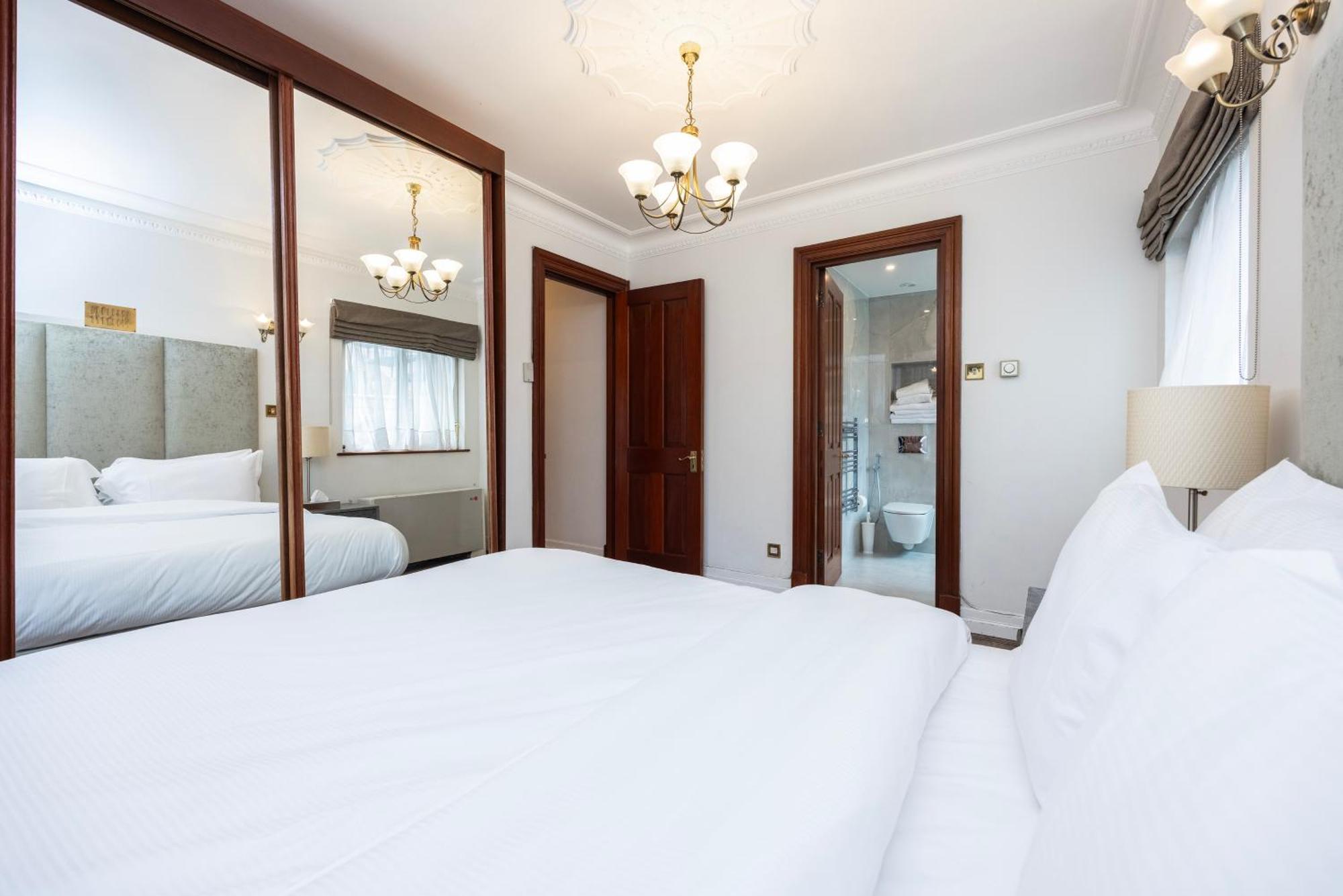 Carlton Court - Mayfair Apartahotel