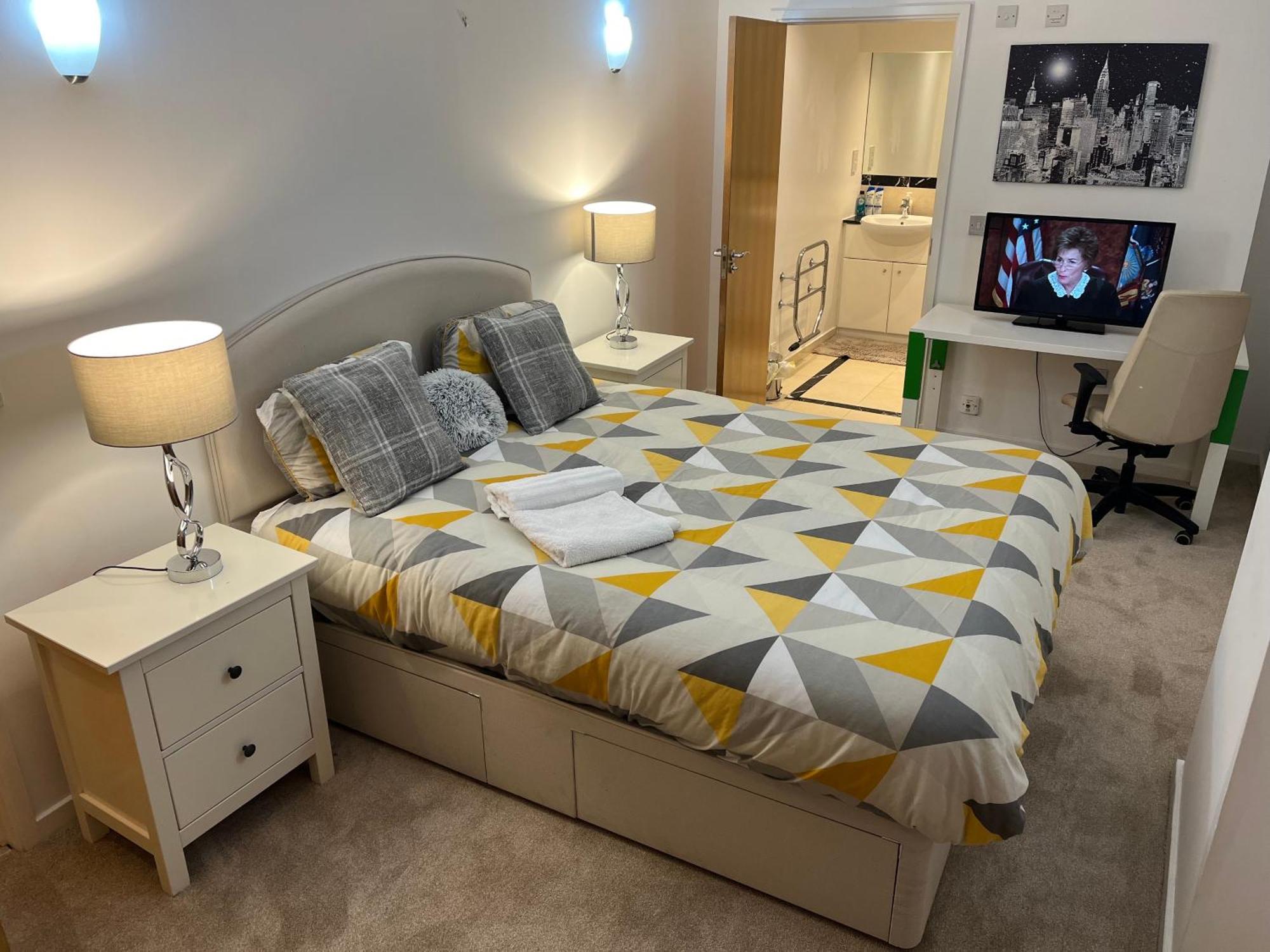 Roomzzz Near The Excel Exhibition Centre Royal Victoria O2 Arena Central 24 Hour Self Check-in * Londen