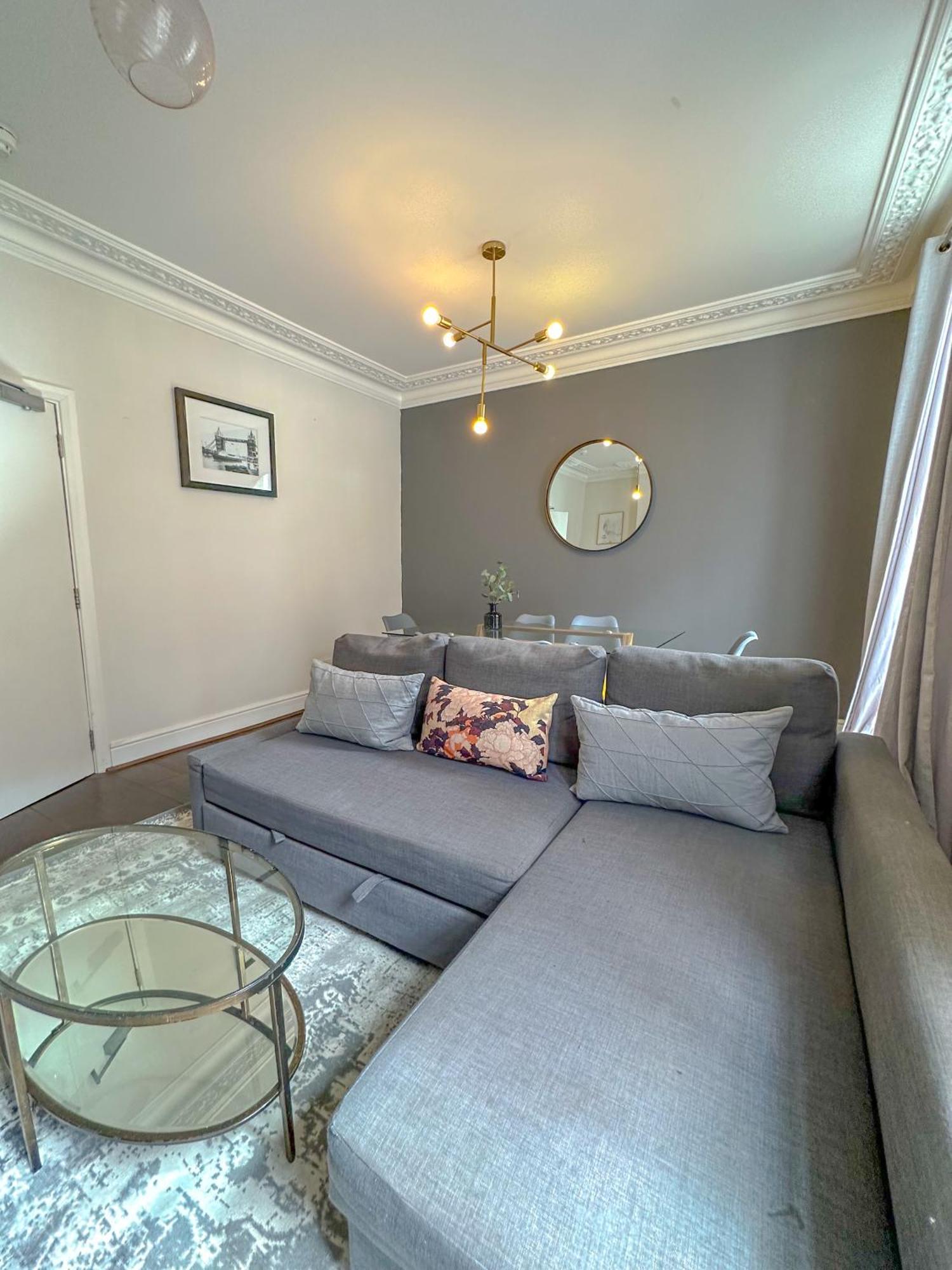 Bloomsbury Residences Apartment *