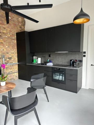 Apartment Sleek & 1bd Flat - Battersea Park