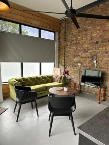 Sleek & 1bd Flat - Battersea Park London