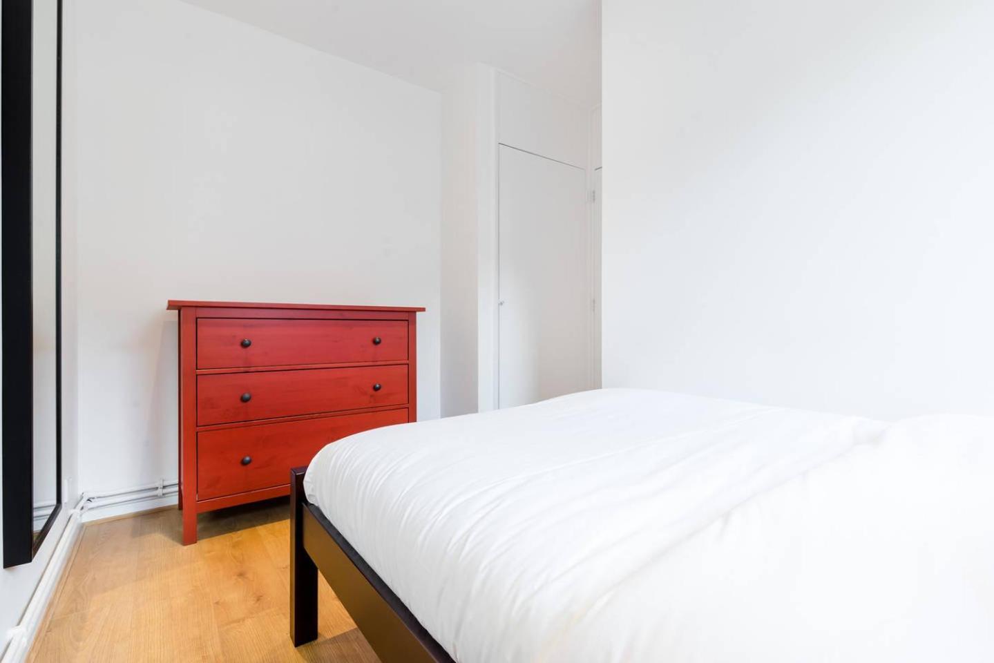 Cosy 4 Bed In London- Sleeps 8 *