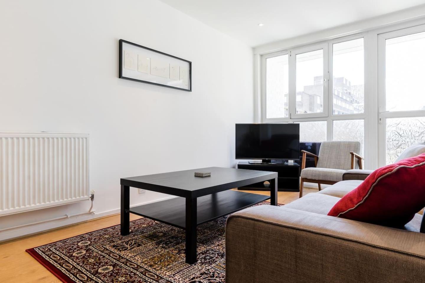 Cosy 4 Bed In London- Sleeps 8 Apartment *