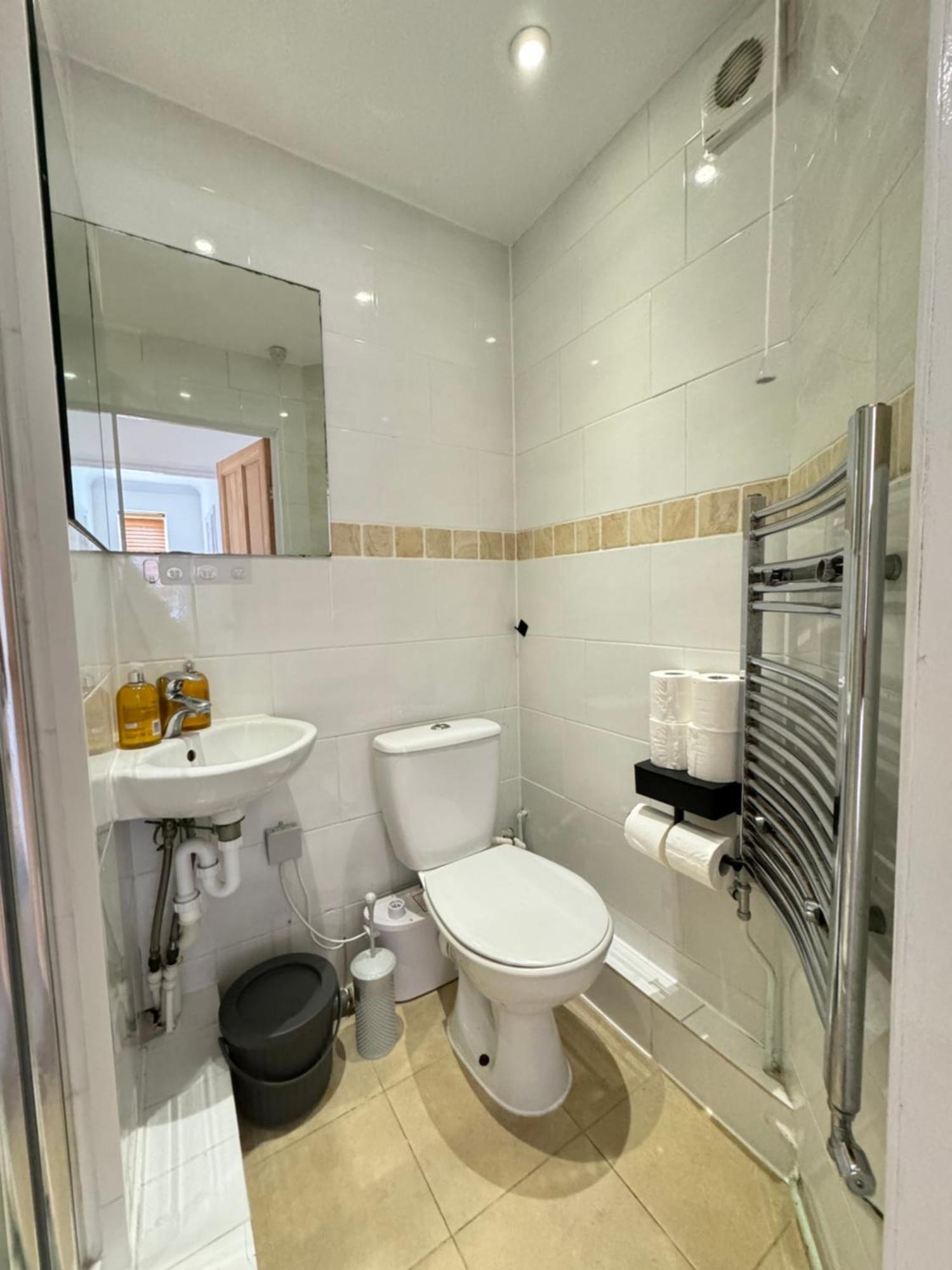 Spacious 3bd Flat Close To Tube - Fulham! * London
