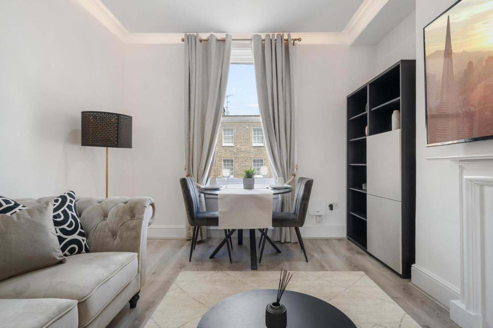 Eee Apartment