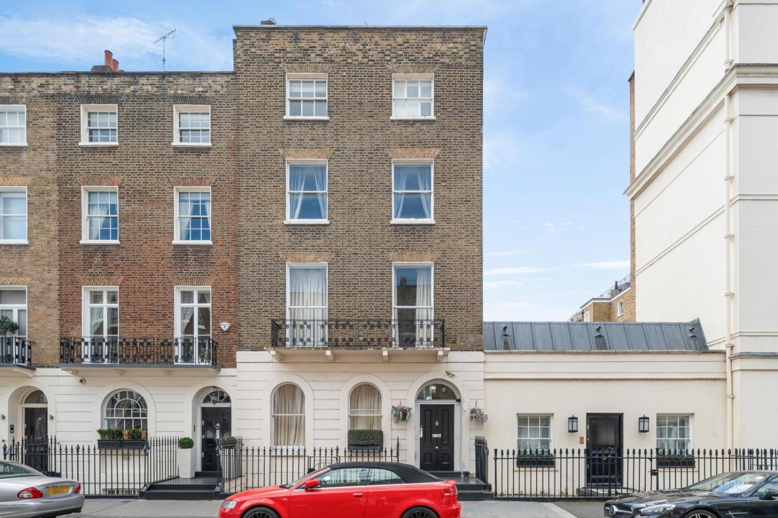 Eee Apartment London
