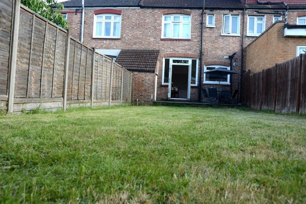 Holiday home 3 Bed House In The Heart Of Palmers Green, London