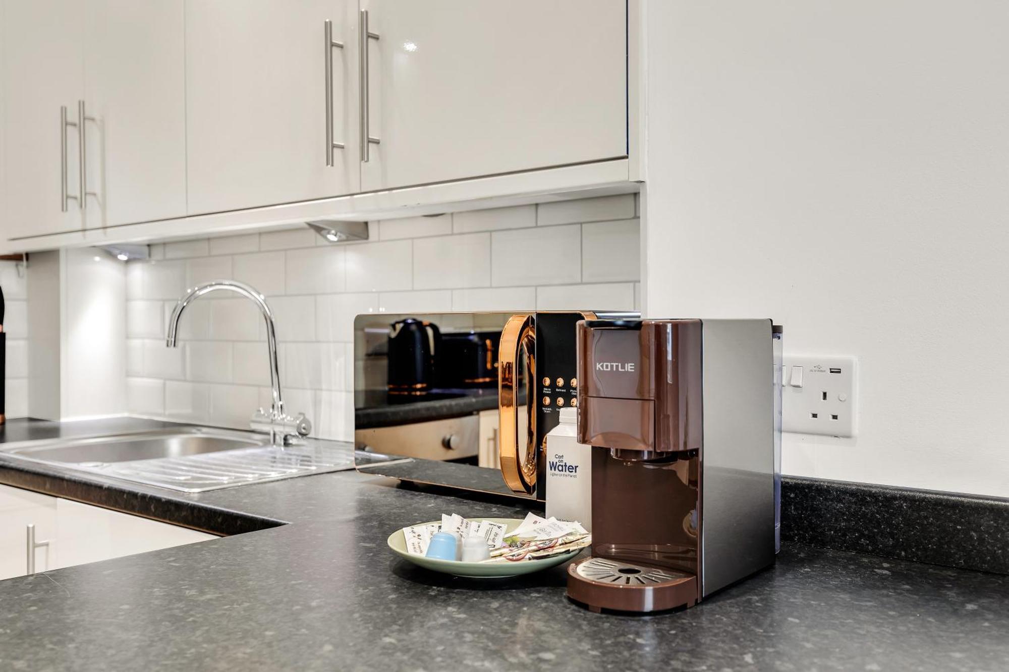 Apartment Contemporary Oasis In Paddington