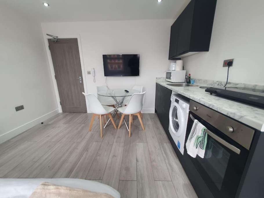 Apartment 5 *