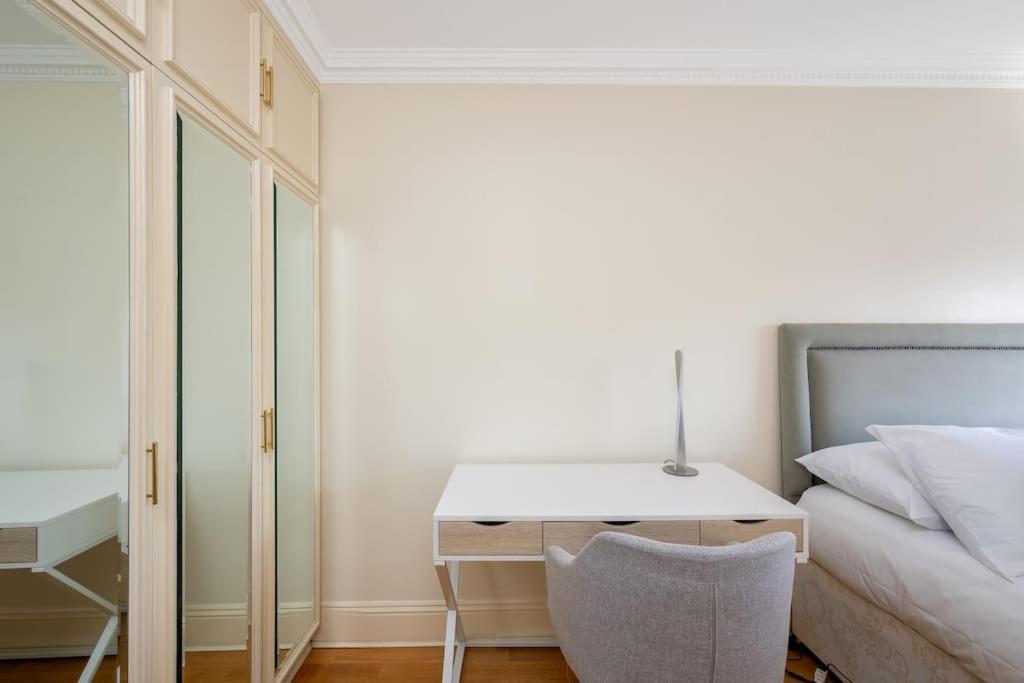 Beautiful 2-bed With Private Elevator - Next To Winter Wonderland Hyde Park & Harrods Apartment London