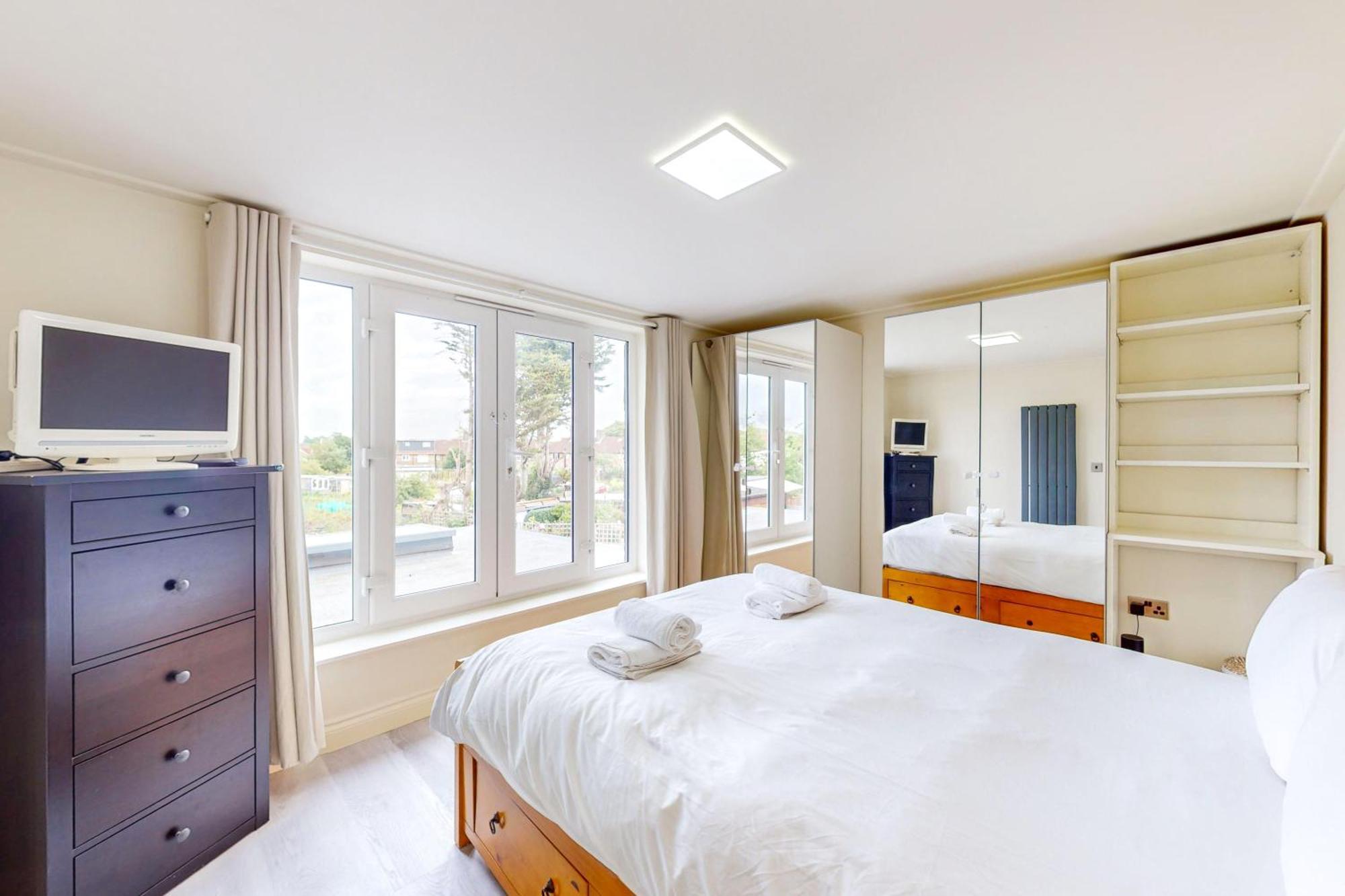 2bed With Free Parking - 40min To Centre Vakantiehuis Londen