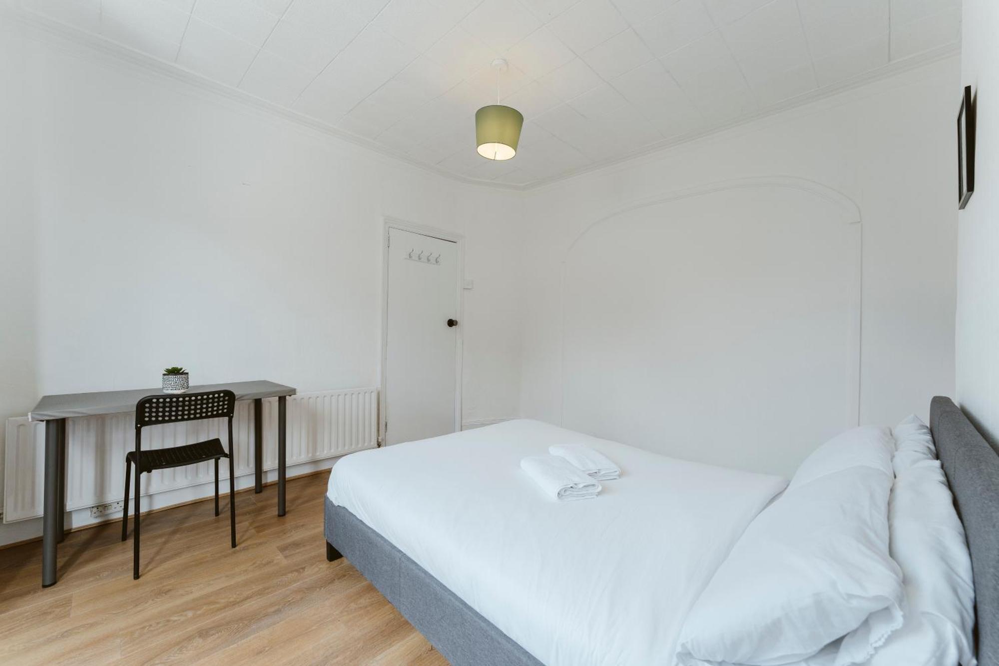 Guest house Manor House Great To London