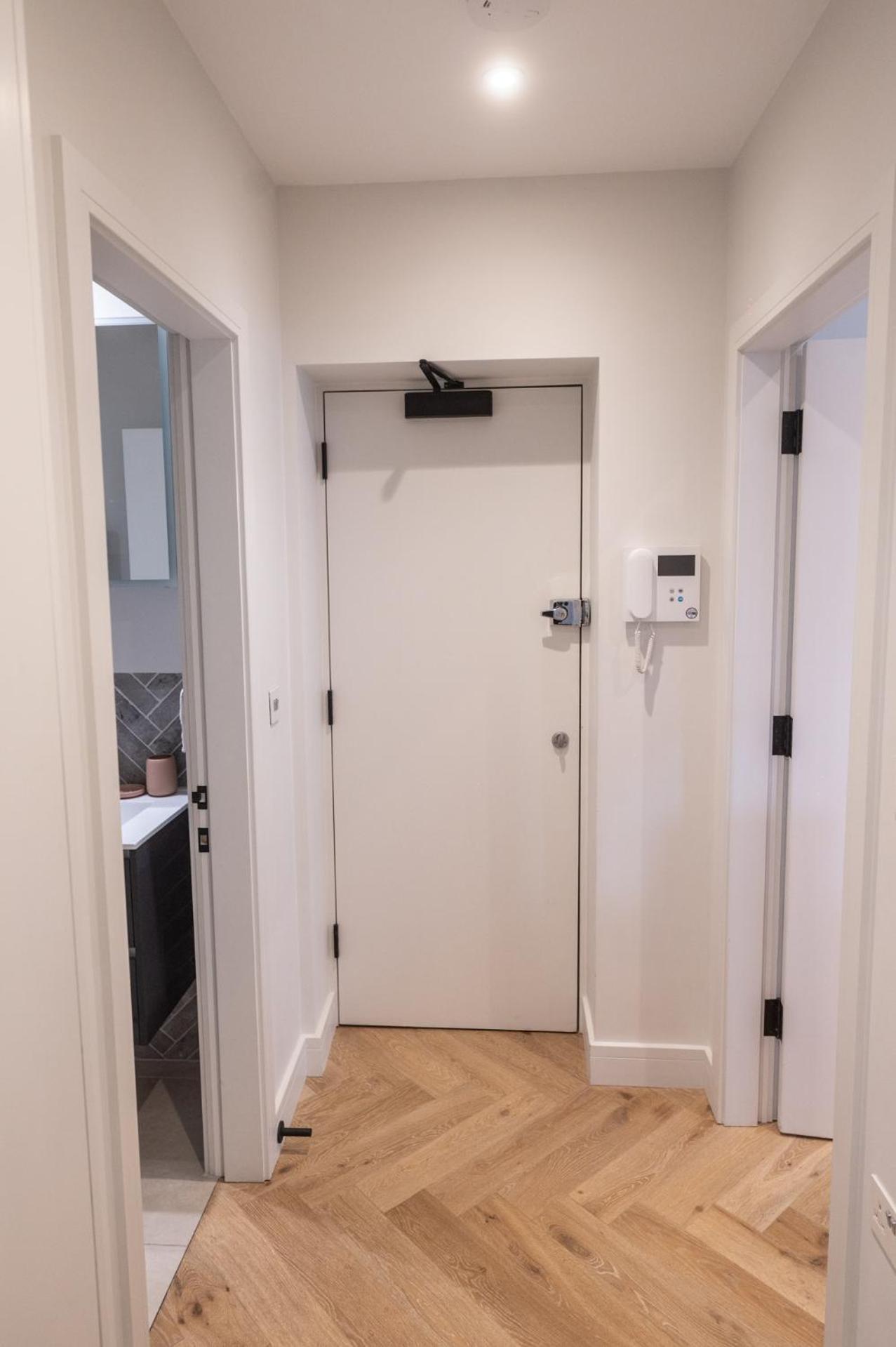 Apartment Bright, Modern One Bedroom On 1st Floor London