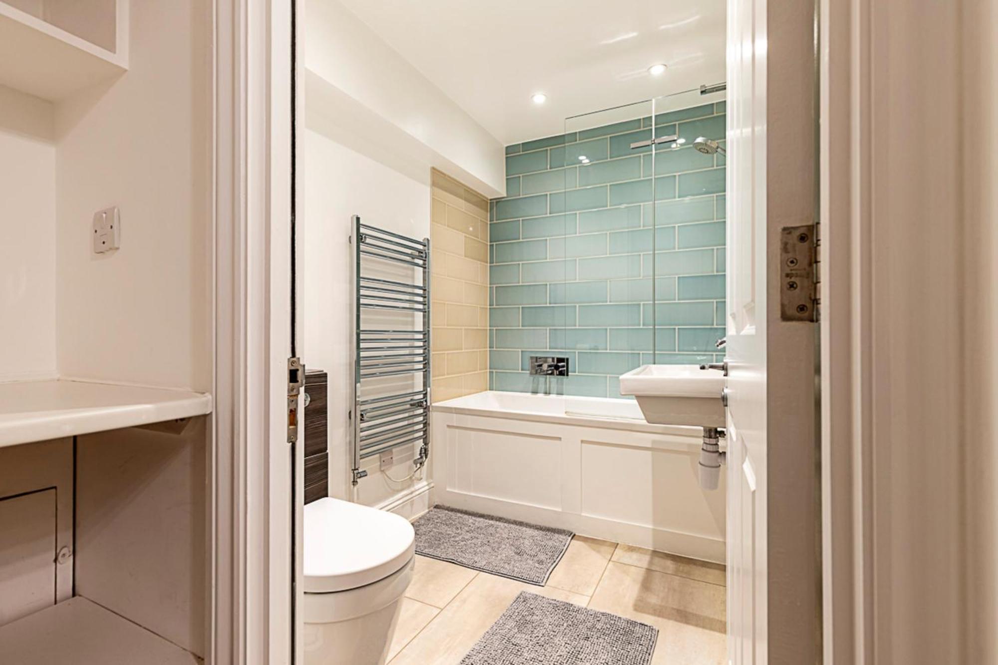 Charming And Modernised Edwardian Flat Apartment London