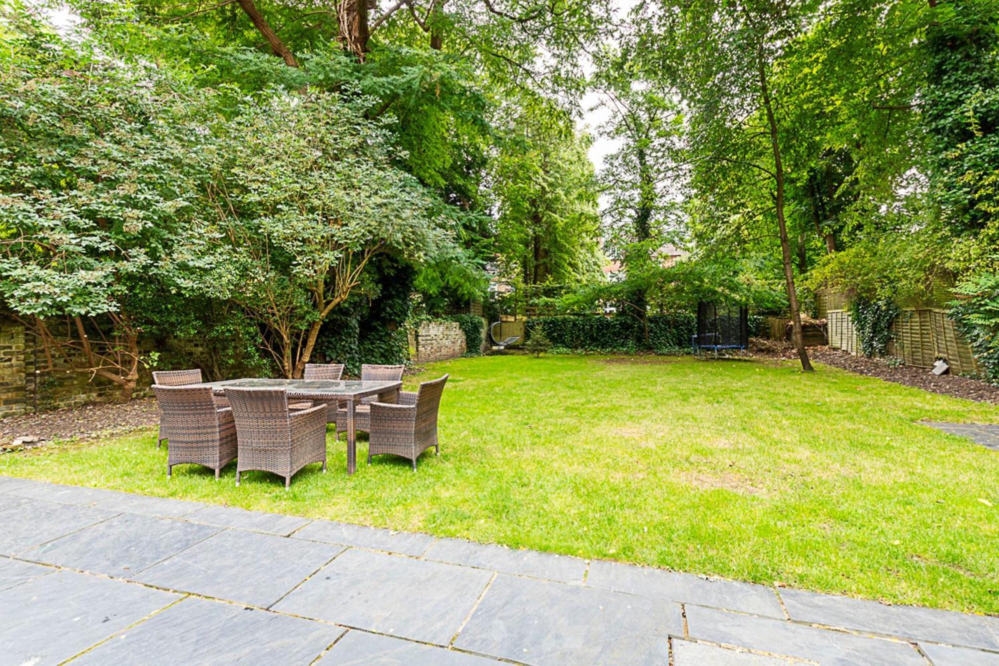 Charming And Modernised Edwardian Flat Apartment