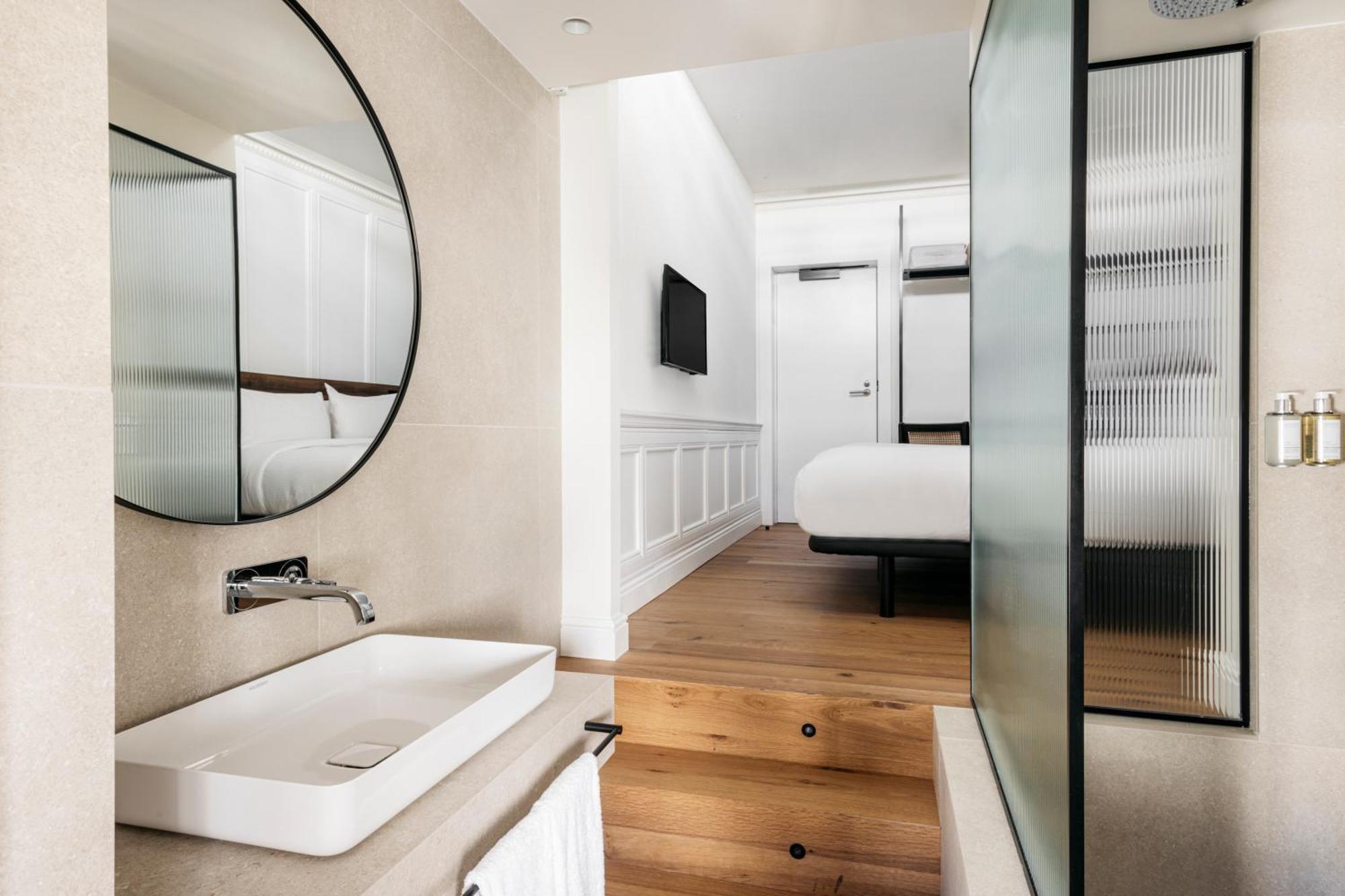 Caesar Hotel 4*