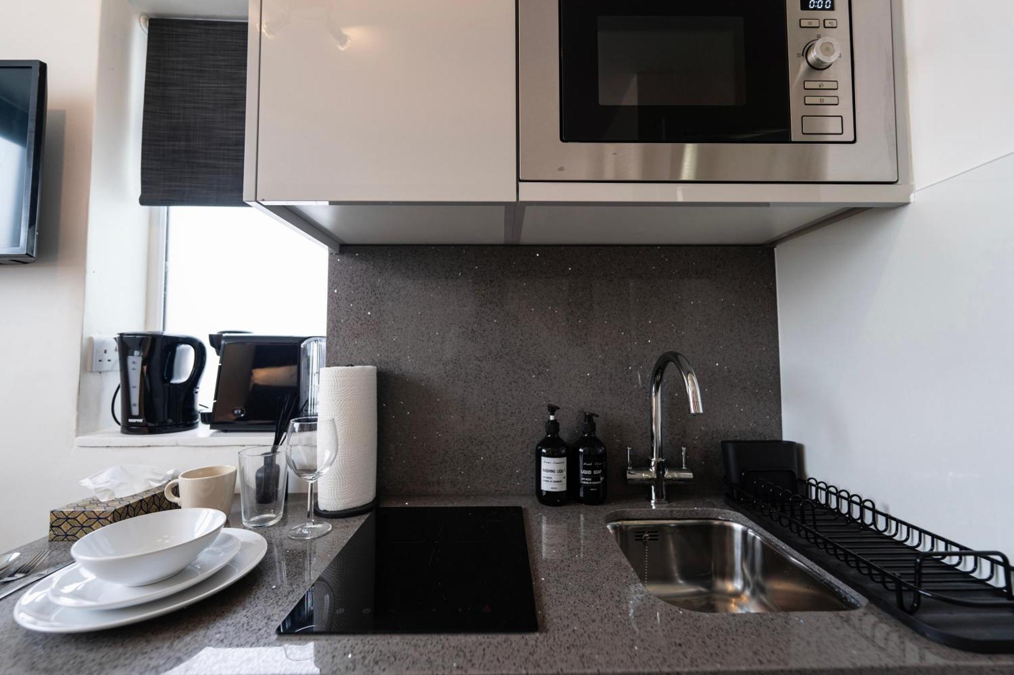 Fulham Luxury Close To Underground Newly Refurbished Hr Apartment *