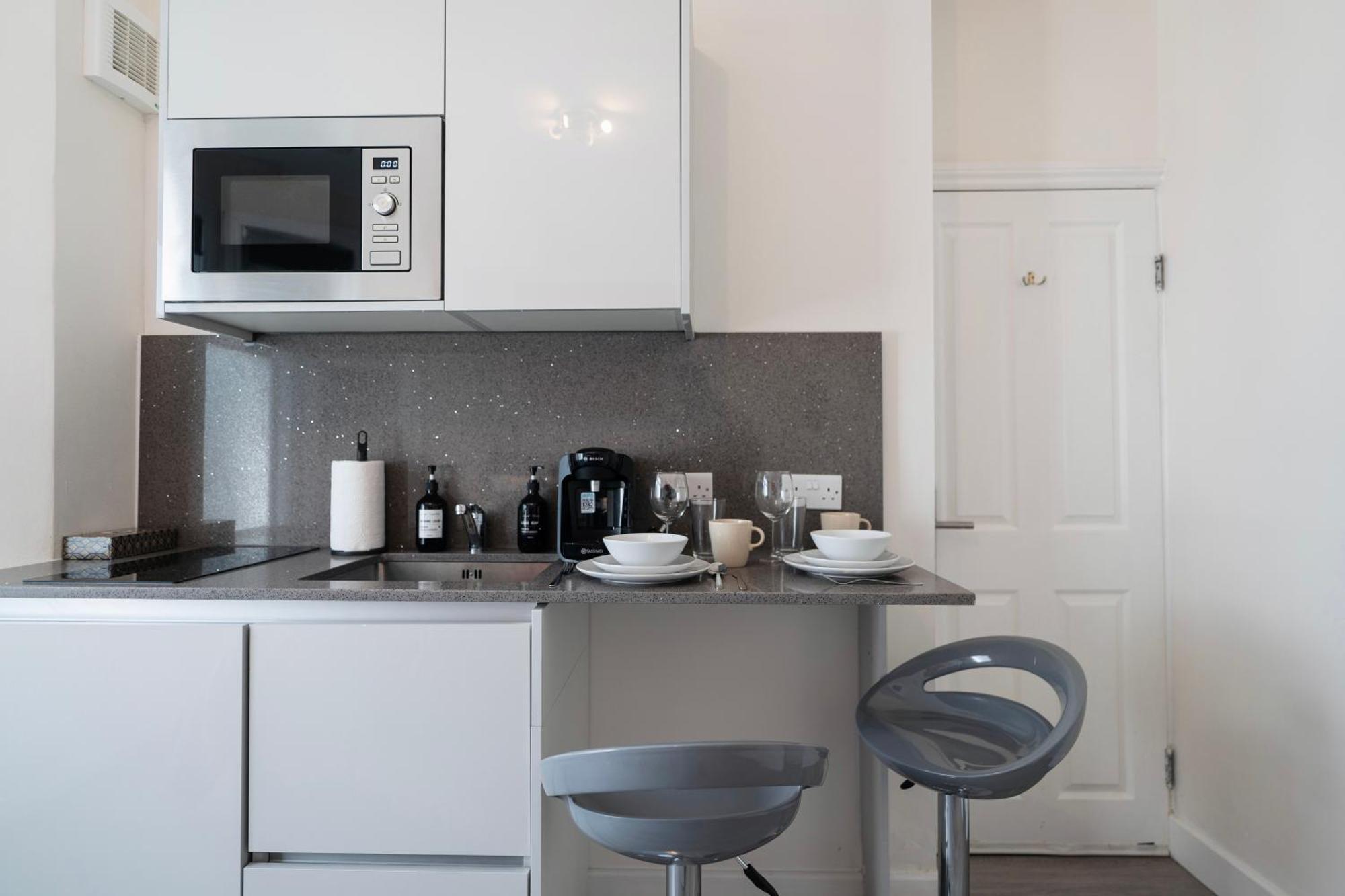 Fulham Luxury Close To Underground Newly Refurbished Hr Apartment London