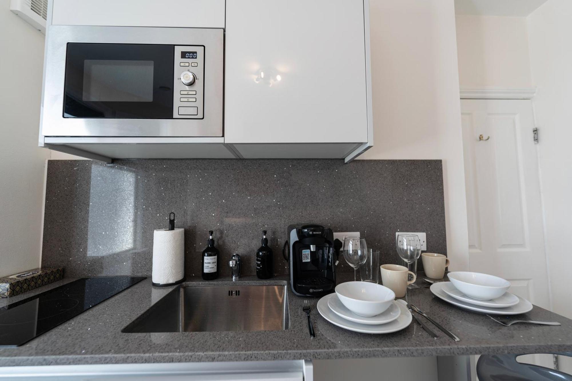 Fulham Luxury Close To Underground Newly Refurbished Hr Apartment London