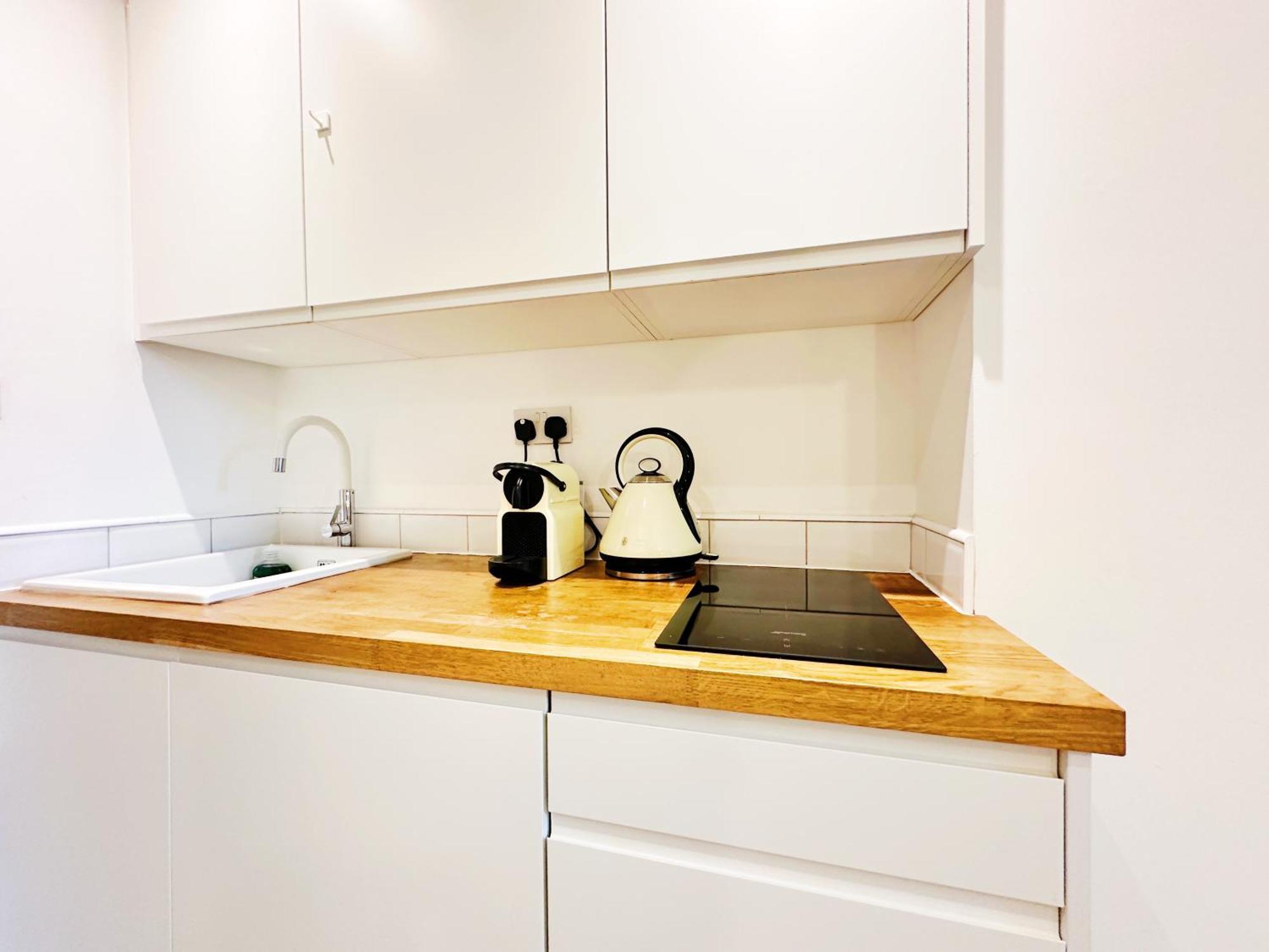 Boutique Style With Kitchen, Huge Shower, King Bed Appartement