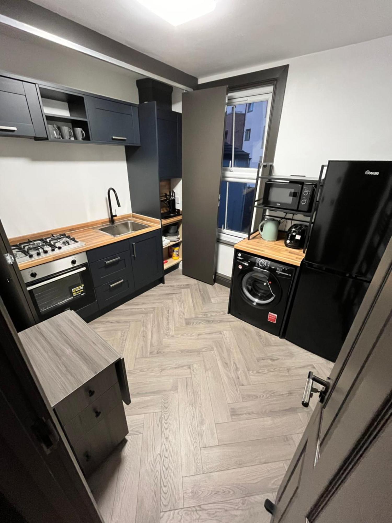 Fabulous 3 Bed - Near Excel - Sleeps 6 - 8 * Londen