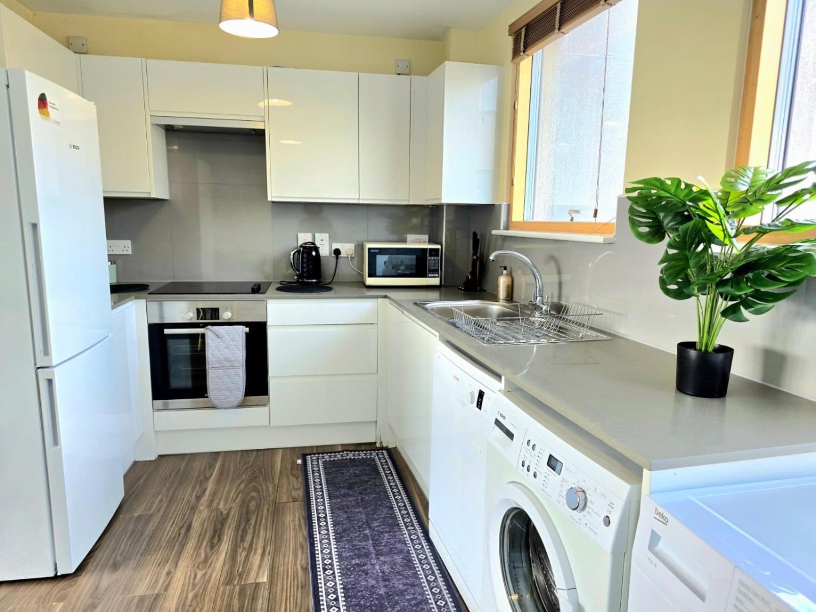 Spectacular 3Br 2Bath Rooftop Sky-Views With Parking