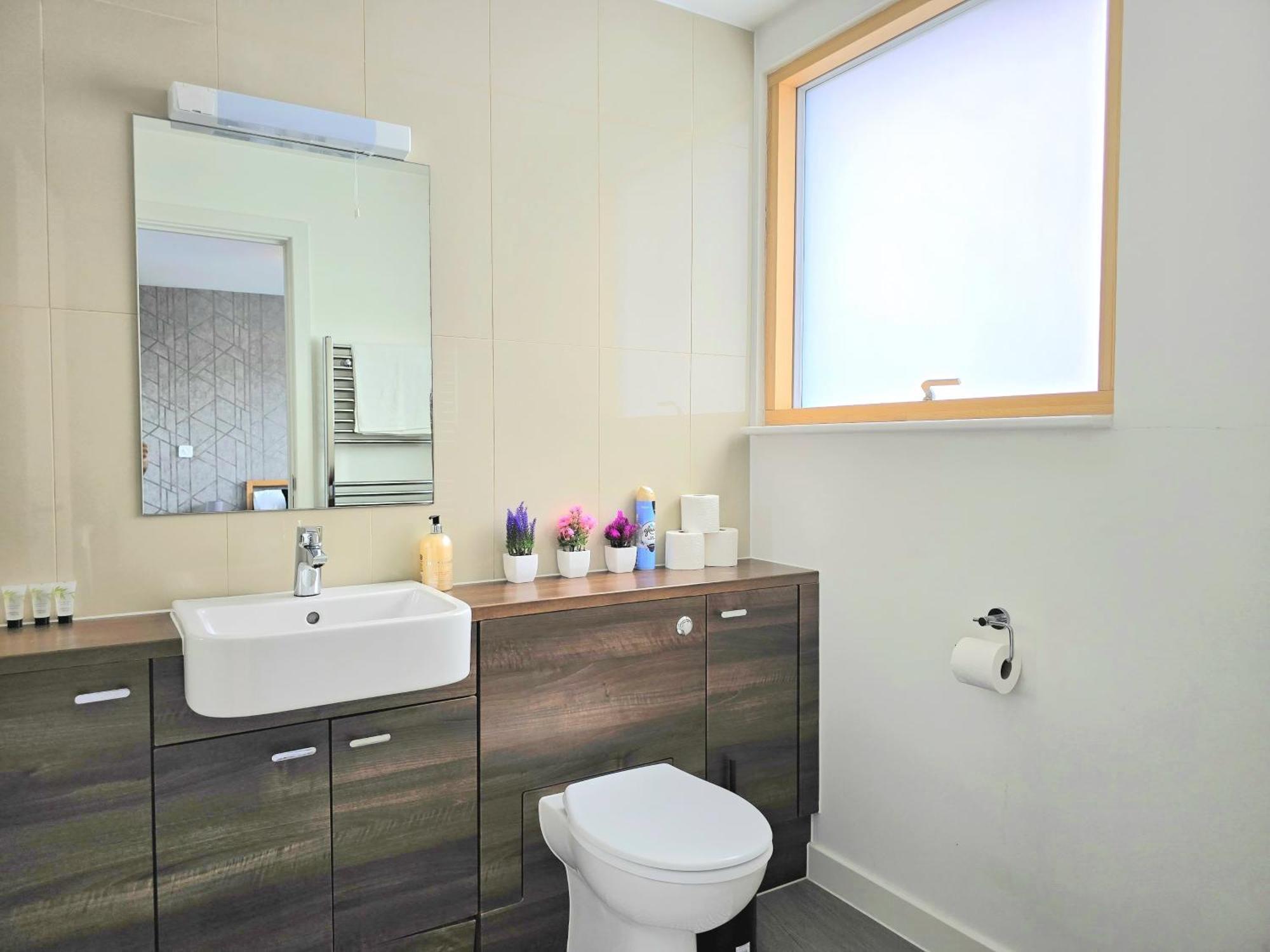 Spectacular 3Br 2Bath Rooftop Sky-Views With Parking * Londen