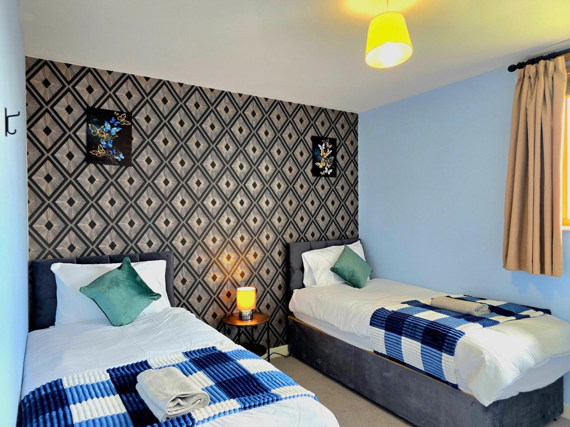 Spectacular 3Br 2Bath Rooftop Sky-Views With Parking * Londen