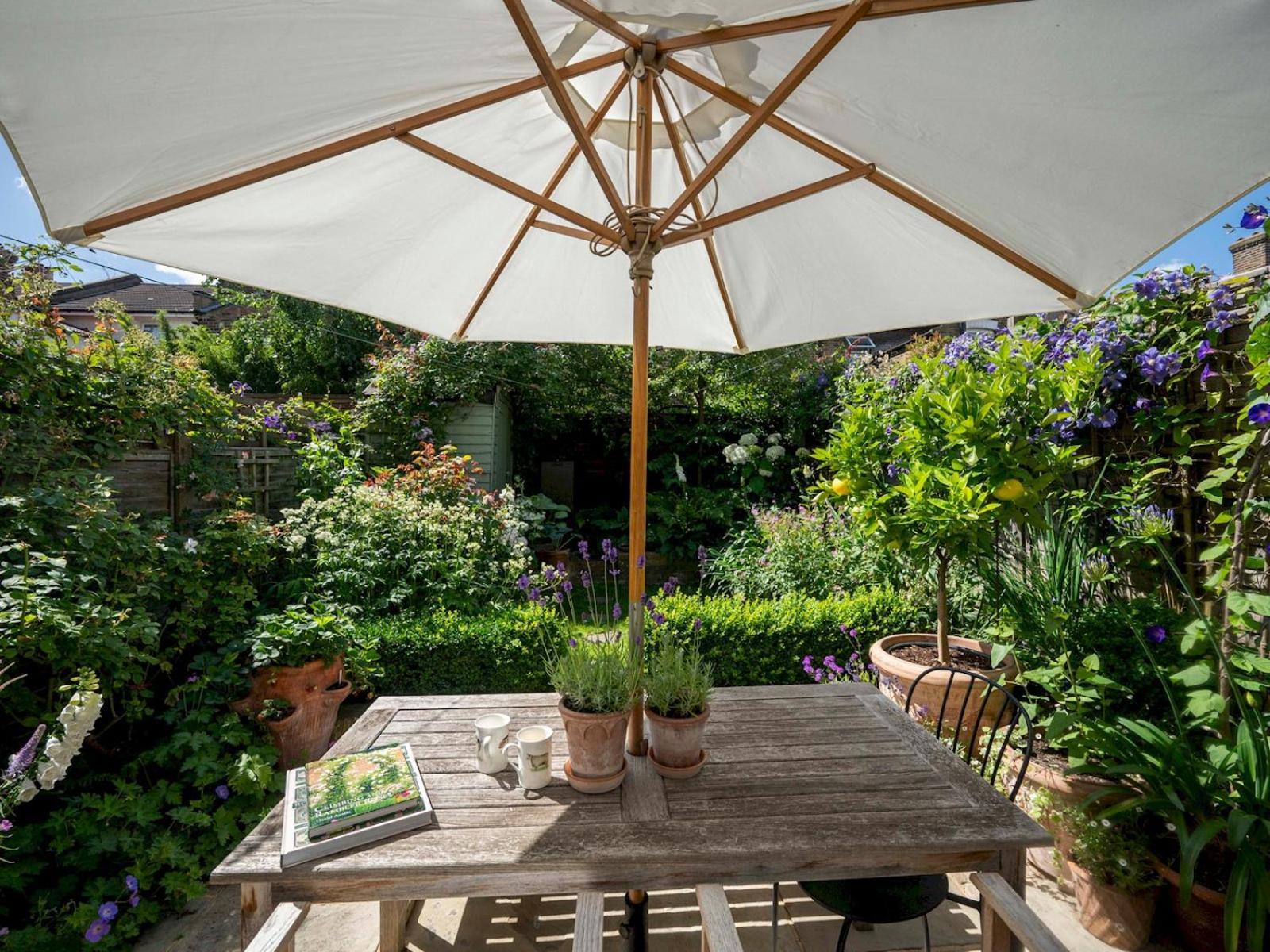 Holiday home Pass The Keys Stylishly Designed Townhouse - Garden Oasis