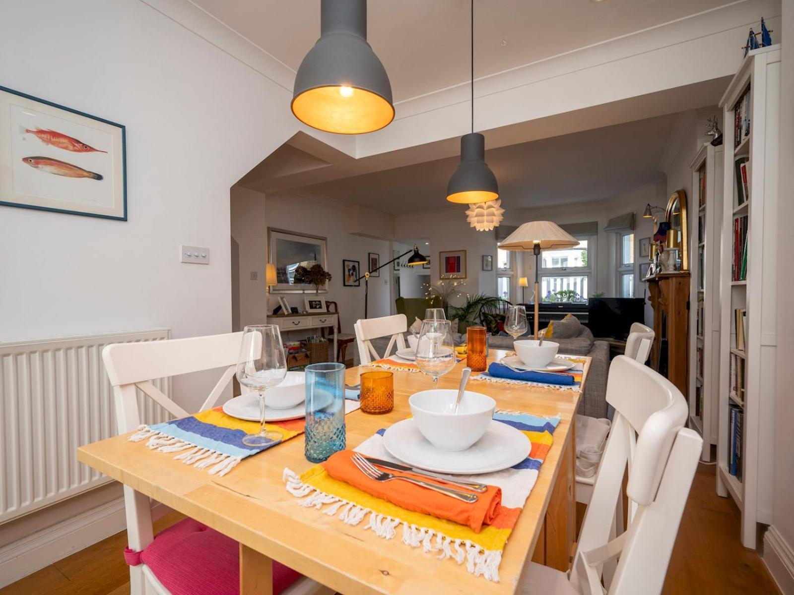 Pass The Keys Stylishly Designed Townhouse - Garden Oasis *