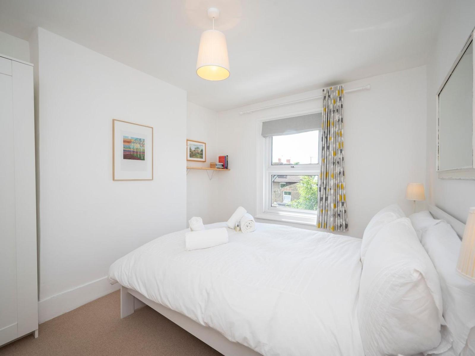 Pass The Keys Stylishly Designed Townhouse - Garden Oasis Holiday home