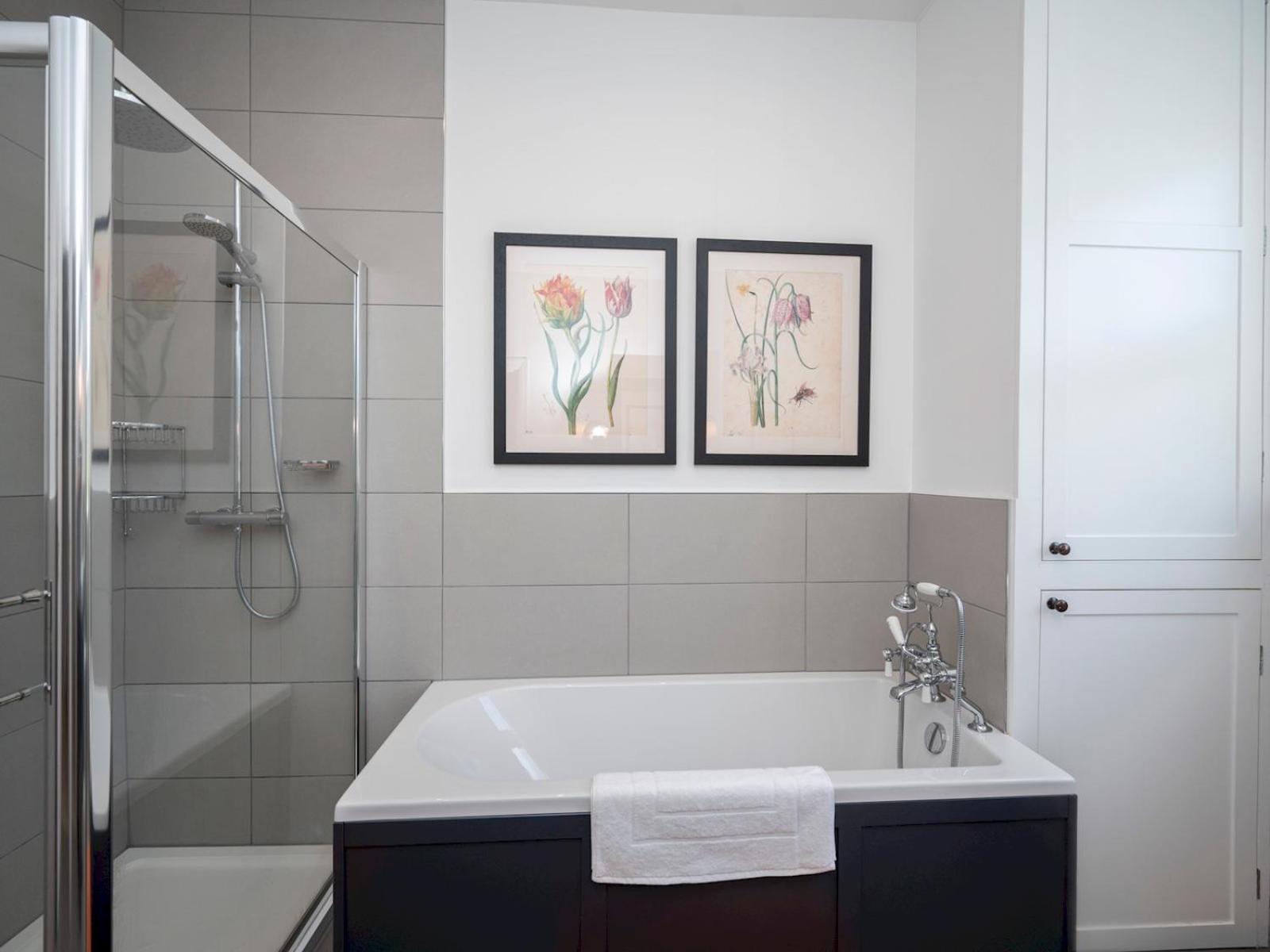 Pass The Keys Stylishly Designed Townhouse - Garden Oasis Holiday home