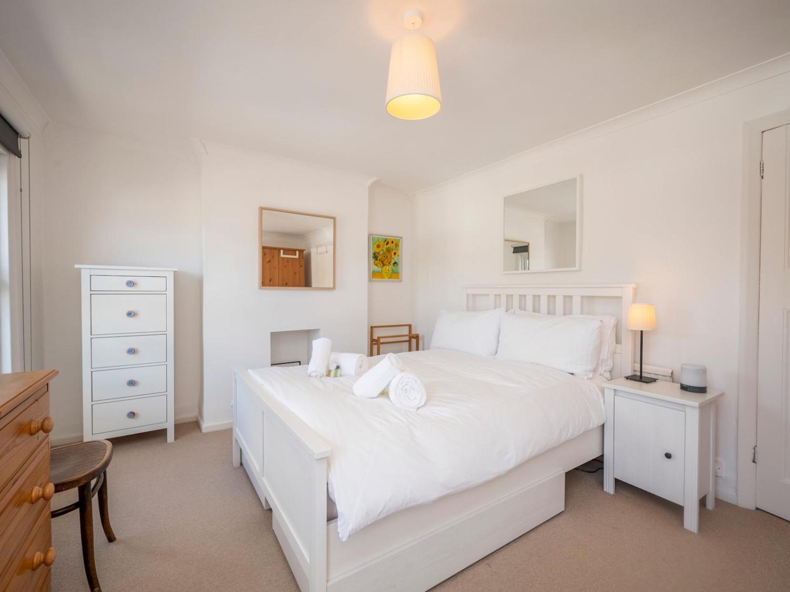 Pass The Keys Stylishly Designed Townhouse - Garden Oasis Holiday home *