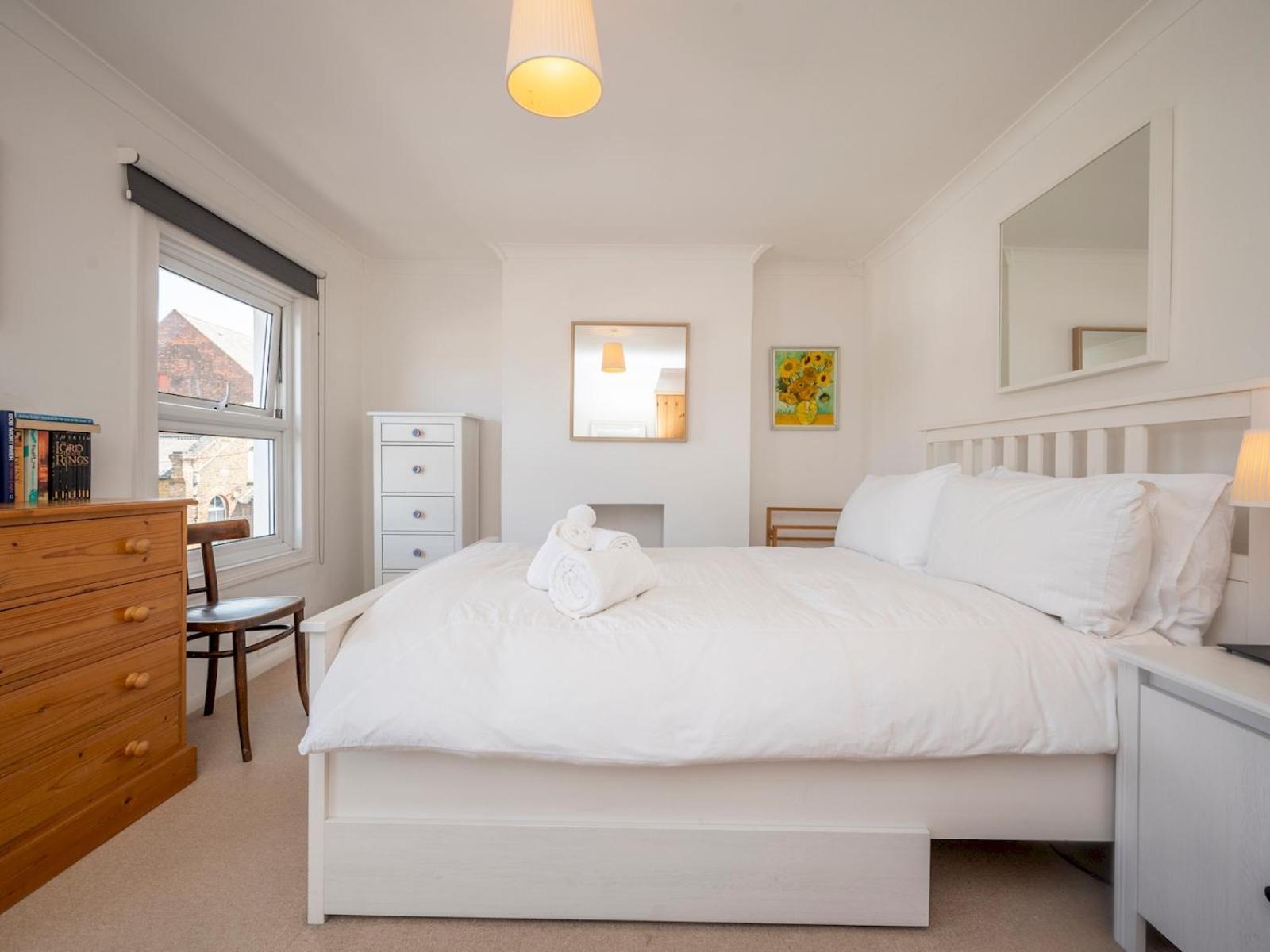Pass The Keys Stylishly Designed Townhouse - Garden Oasis * London