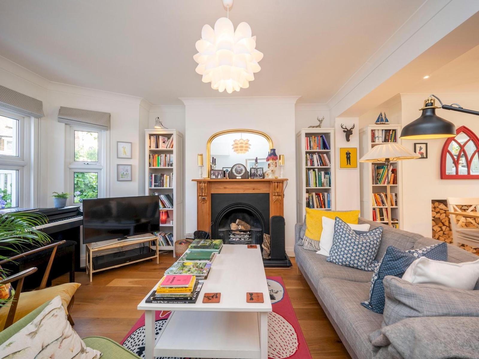 Pass The Keys Stylishly Designed Townhouse - Garden Oasis Holiday home