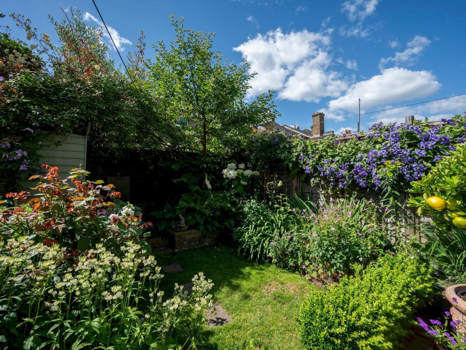 Holiday home Pass The Keys Stylishly Designed Townhouse - Garden Oasis