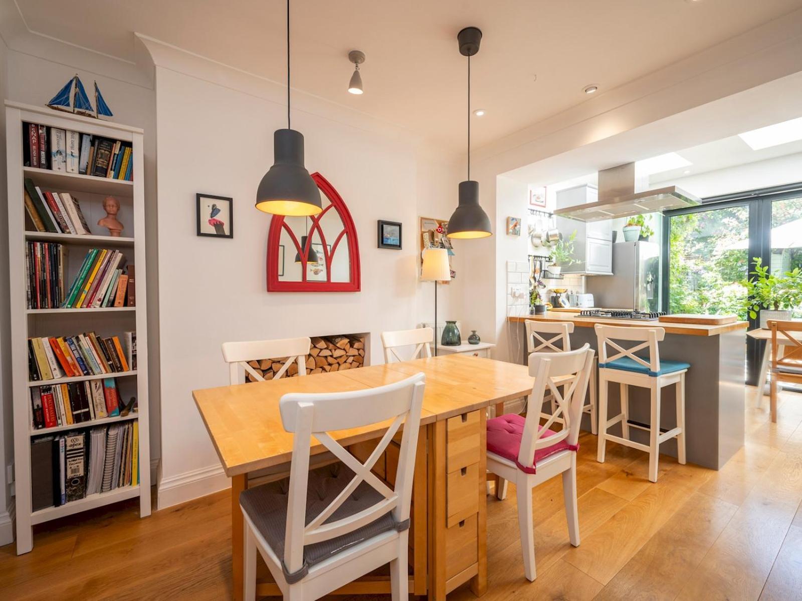 Pass The Keys Stylishly Designed Townhouse - Garden Oasis Holiday home London