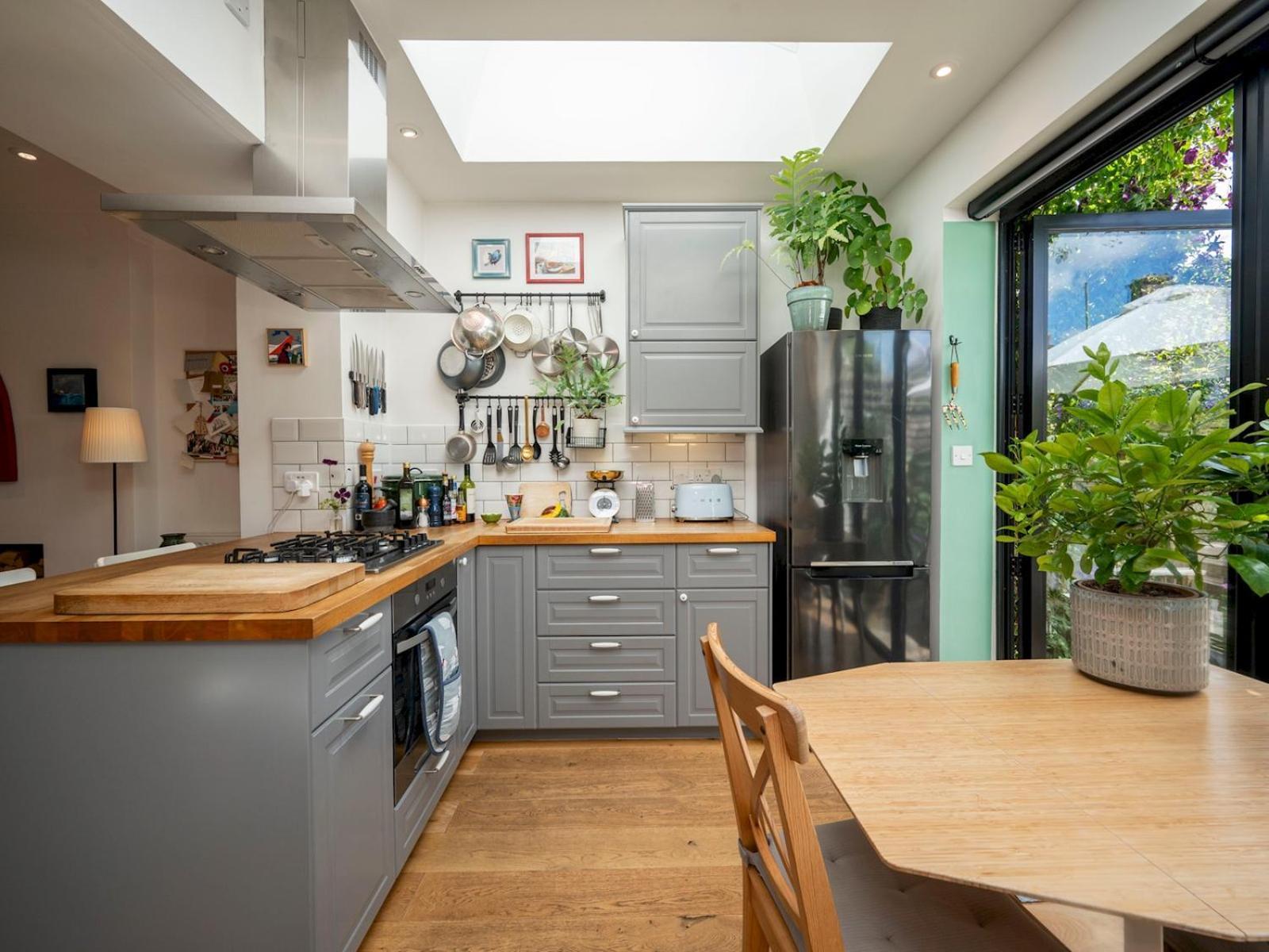 Pass The Keys Stylishly Designed Townhouse - Garden Oasis London