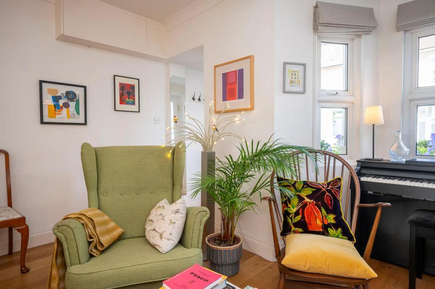 Pass The Keys Stylishly Designed Townhouse - Garden Oasis London