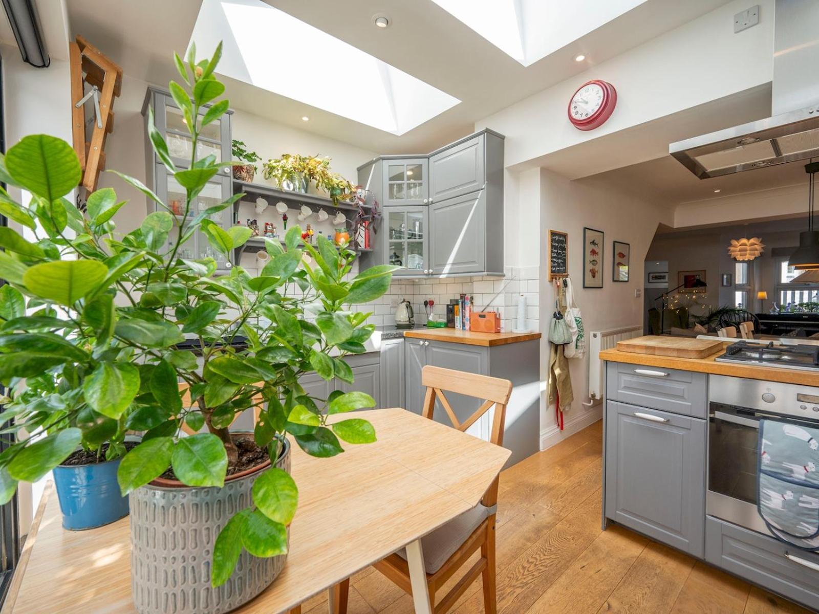 Pass The Keys Stylishly Designed Townhouse - Garden Oasis *