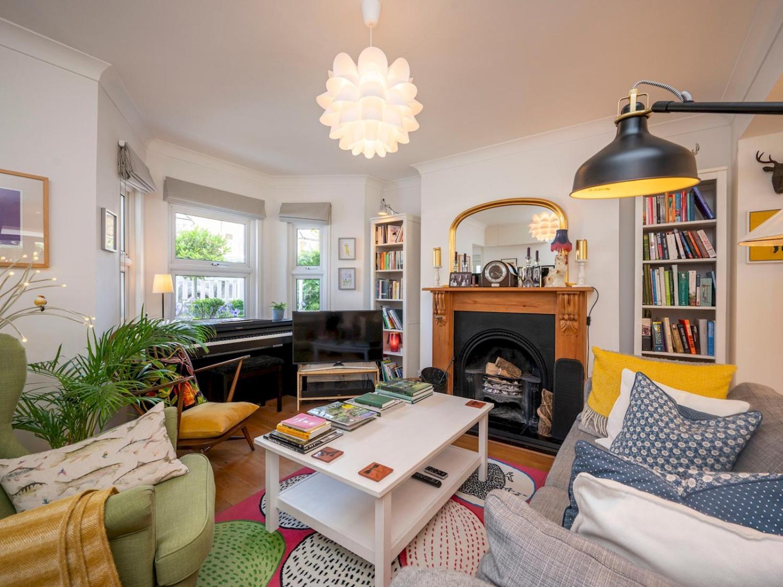 Pass The Keys Stylishly Designed Townhouse - Garden Oasis Holiday home *