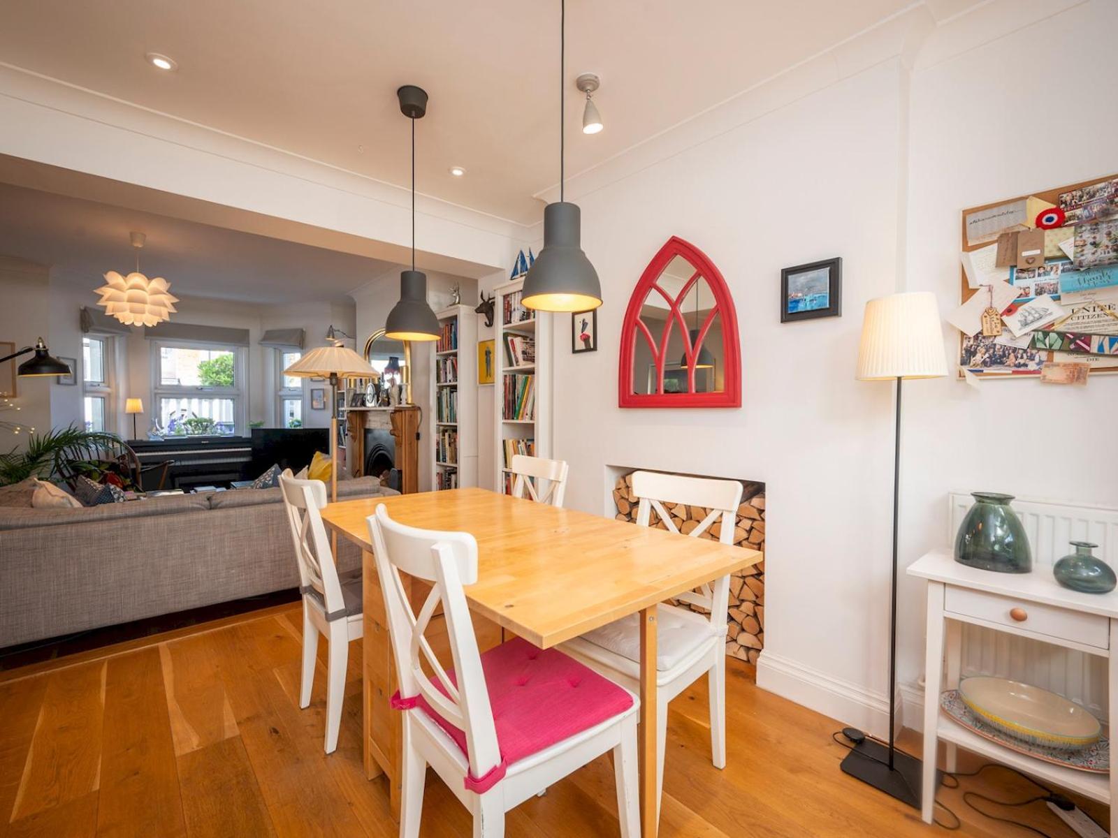 Pass The Keys Stylishly Designed Townhouse - Garden Oasis Holiday home London