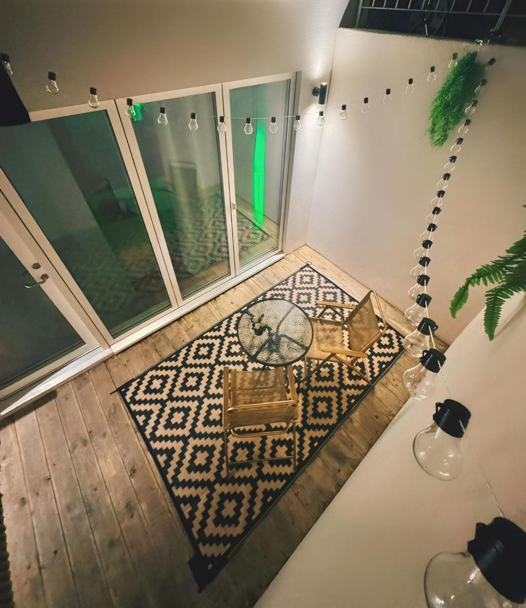 Pensión Tropical With Private Bathroom And Patio Londres