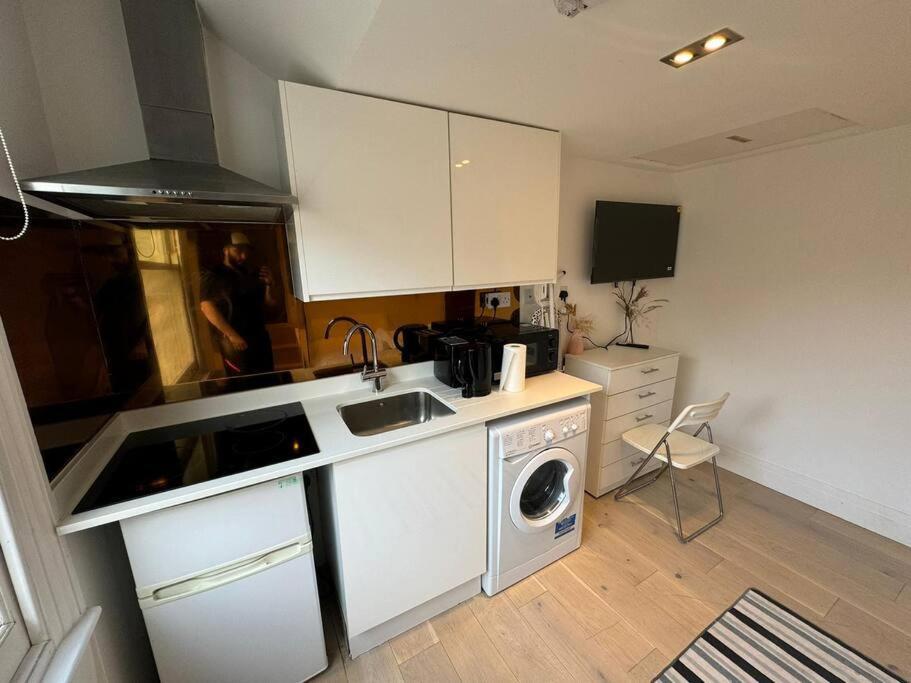 Apartment Studio Flat In Maida Vale Mv4 London