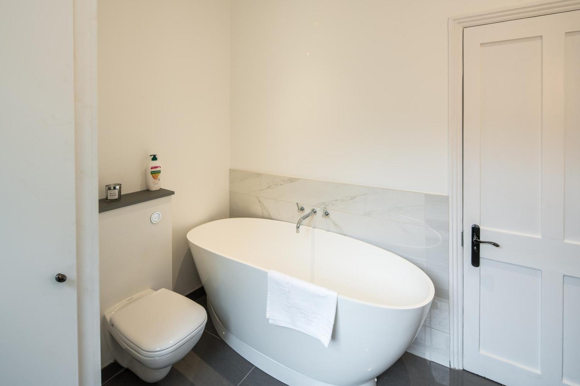 West Kensington-4bedrooms-cinema Rooms-olympia Apartment *