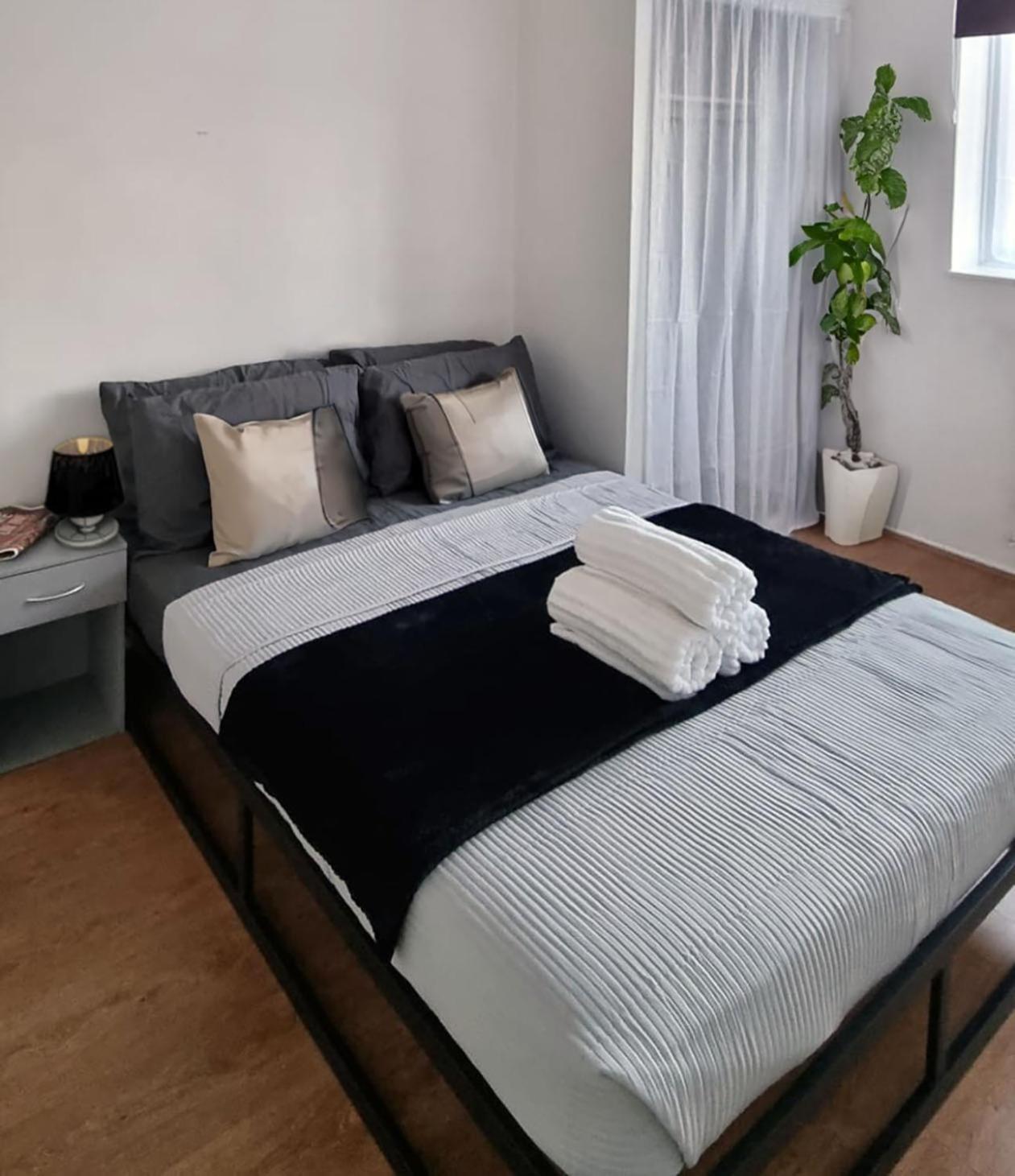 3 Bed Hackney Flat, 15 Minutes From Clissold Park London